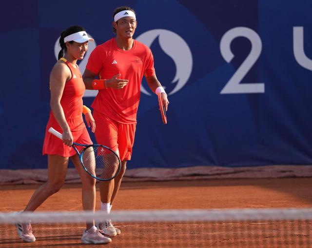 1722478364870056295.jpg 巴黎奥运会|网球——混双:王欣瑜_张之臻晋级XxjpseC009316_20240731_MVPFN0A001.jpg