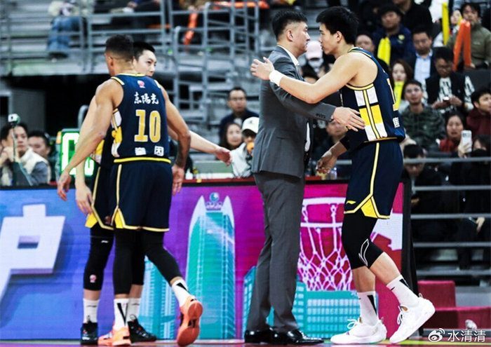 pg电子促销-广东男篮逆势而为，最大优势与劣势并存，杜锋指导最后一搏？|胡明轩|萨姆纳|奎因|徐昕|徐杰_新浪体育_新浪新闻
