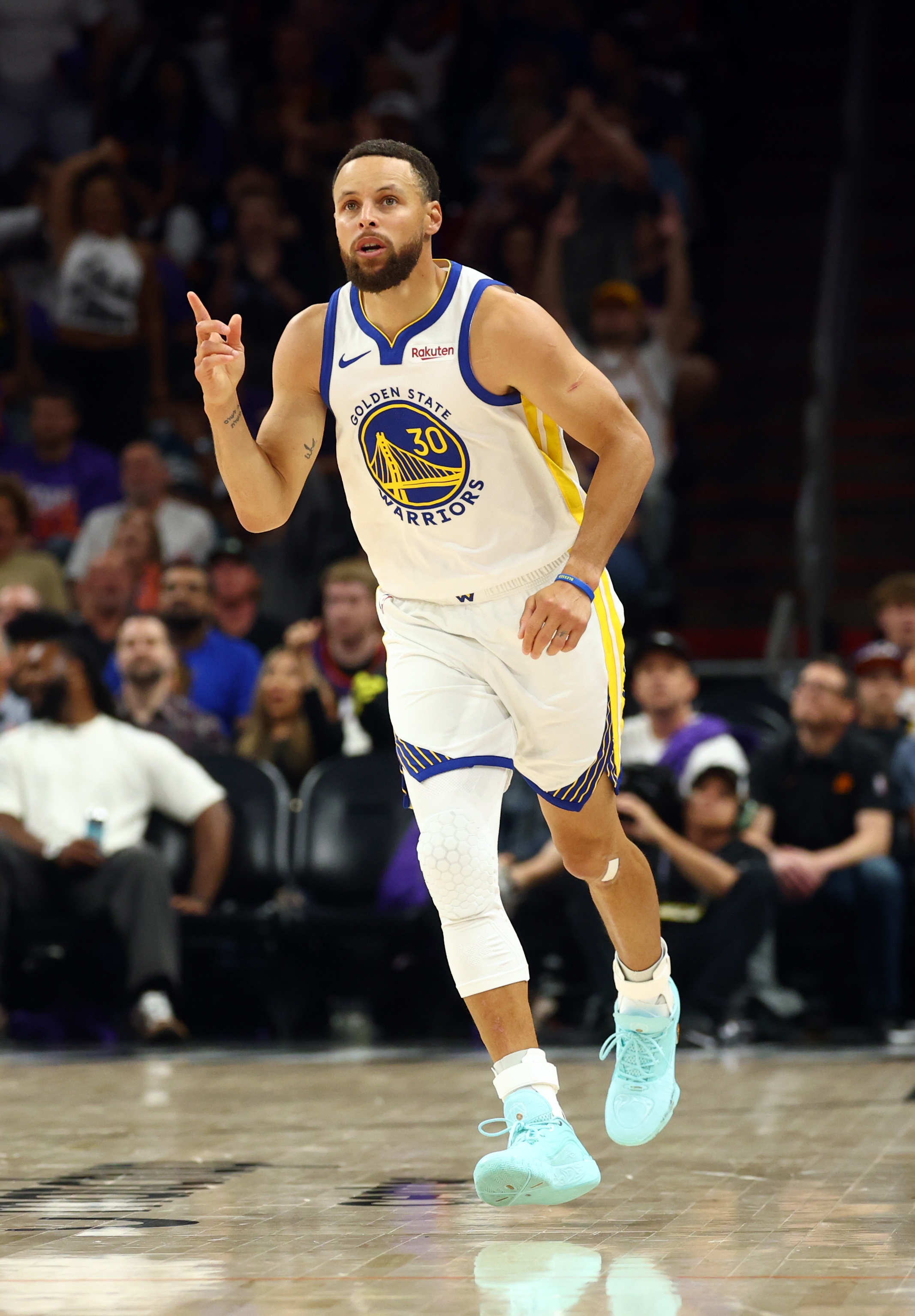 pg电子优惠-懒熊:库里球鞋谈判基础保证金3000万美金 中国品牌曾几乎敲定签约